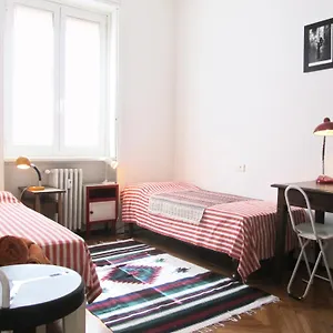 https://art-design-duomo-suites.italymilanhotels.net
