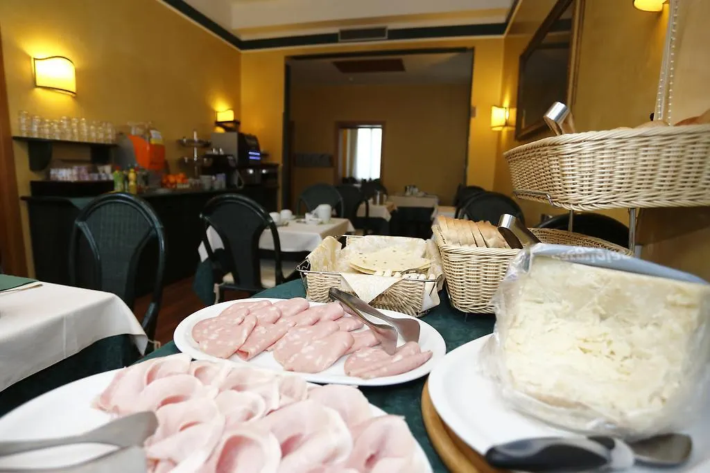 Hotel Estense Modena 3*,